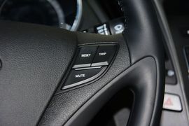 2013款北京现代索纳塔八2.0L