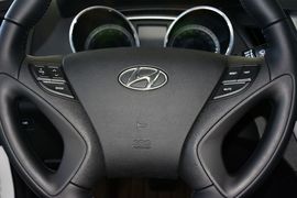 2013款北京现代索纳塔八2.0L