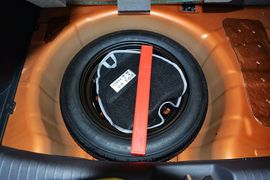 2014款现代瑞纳两厢1.6L自动型