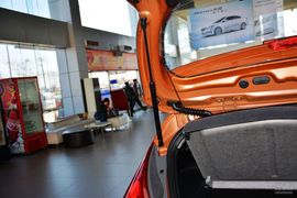 2014款现代瑞纳两厢1.6L自动型