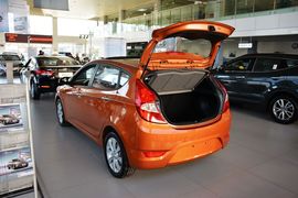 2014款现代瑞纳两厢1.6L自动型