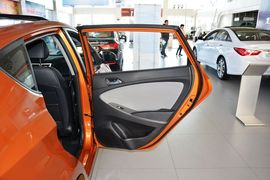 2014款现代瑞纳两厢1.6L自动型