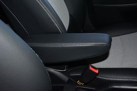 2014款现代瑞纳两厢1.6L自动型