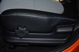 2014款现代瑞纳两厢1.6L自动型