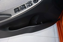2014款现代瑞纳两厢1.6L自动型