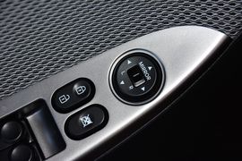 2014款现代瑞纳两厢1.6L自动型