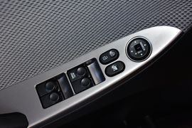 2014款现代瑞纳两厢1.6L自动型