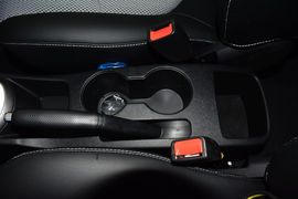2014款现代瑞纳两厢1.6L自动型