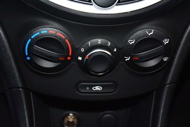 2014款现代瑞纳两厢1.6L自动型