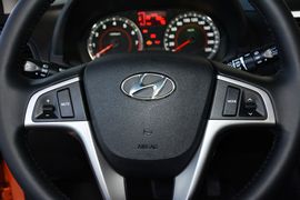 2014款现代瑞纳两厢1.6L自动型