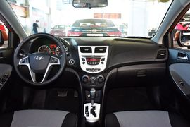 2014款现代瑞纳两厢1.6L自动型