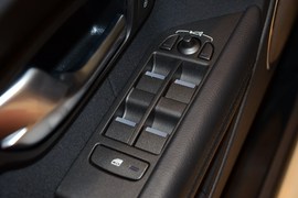2014款路虎揽胜极光2.0T