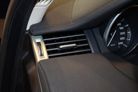 2014款路虎揽胜极光2.0T