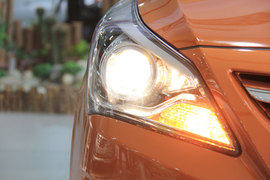 北京现代2014款瑞纳两厢