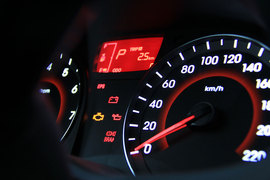 北京现代2014款瑞纳两厢