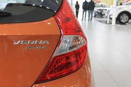 北京现代2014款瑞纳两厢