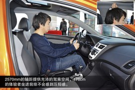 2014款现代瑞纳两厢到店图解