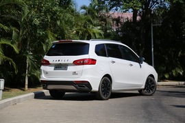 2017款海马福美来F7试驾