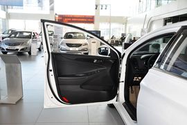 2013款北京现代索纳塔八2.4L
