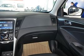 2013款北京现代索纳塔八2.4L