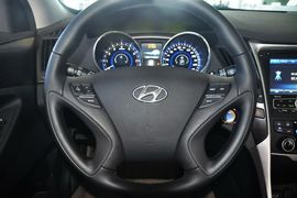 2013款北京现代索纳塔八2.4L