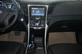 2013款北京现代索纳塔八2.4L