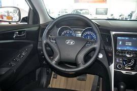2013款北京现代索纳塔八2.4L