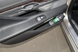 2016款宝马750Li