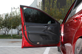 2018款丰田凯美瑞