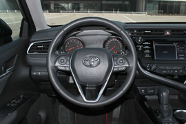 2018款丰田凯美瑞