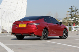 2018款丰田凯美瑞