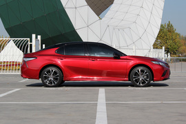 2018款丰田凯美瑞