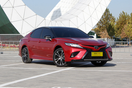 2018款丰田凯美瑞