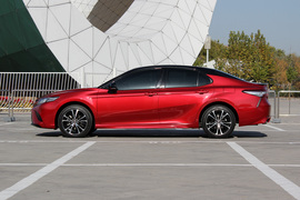 2018款丰田凯美瑞