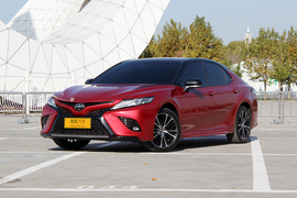 2018款丰田凯美瑞