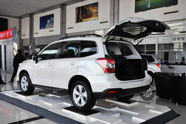 2013款斯巴鲁森林人2.5i自动精英导航版