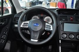 2013款斯巴鲁森林人2.5i自动精英导航版