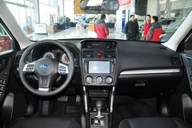 2013款斯巴鲁森林人2.5i自动精英导航版