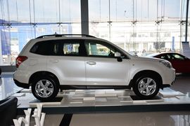 2013款斯巴鲁森林人2.5i自动精英导航版