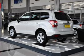 2013款斯巴鲁森林人2.5i自动精英导航版