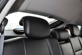 2014款双龙爱腾2.3L四驱自动豪华汽油版