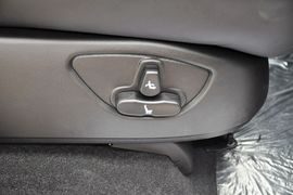 2014款双龙爱腾2.3L四驱自动豪华汽油版