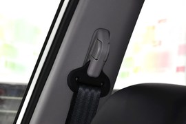 2014款双龙爱腾2.3L四驱自动豪华汽油版