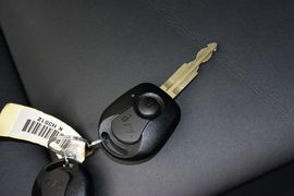 2014款双龙爱腾2.3L四驱自动豪华汽油版