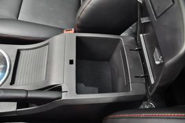 2014款双龙爱腾2.3L四驱自动豪华汽油版