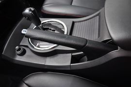 2014款双龙爱腾2.3L四驱自动豪华汽油版