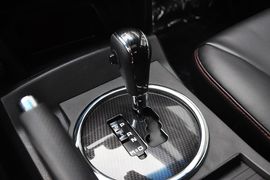 2014款双龙爱腾2.3L四驱自动豪华汽油版