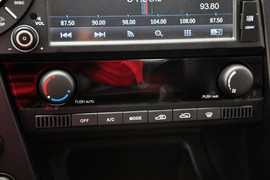 2014款双龙爱腾2.3L四驱自动豪华汽油版