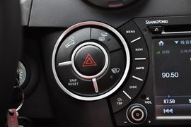 2014款双龙爱腾2.3L四驱自动豪华汽油版