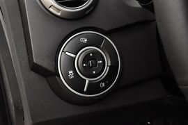 2014款双龙爱腾2.3L四驱自动豪华汽油版